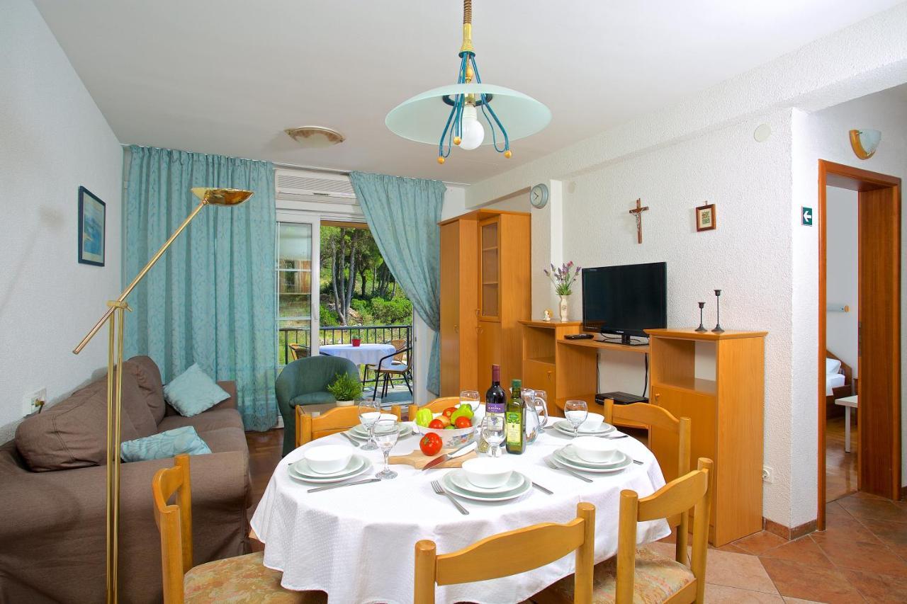 Apartments Kalina Jelsa  Extérieur photo