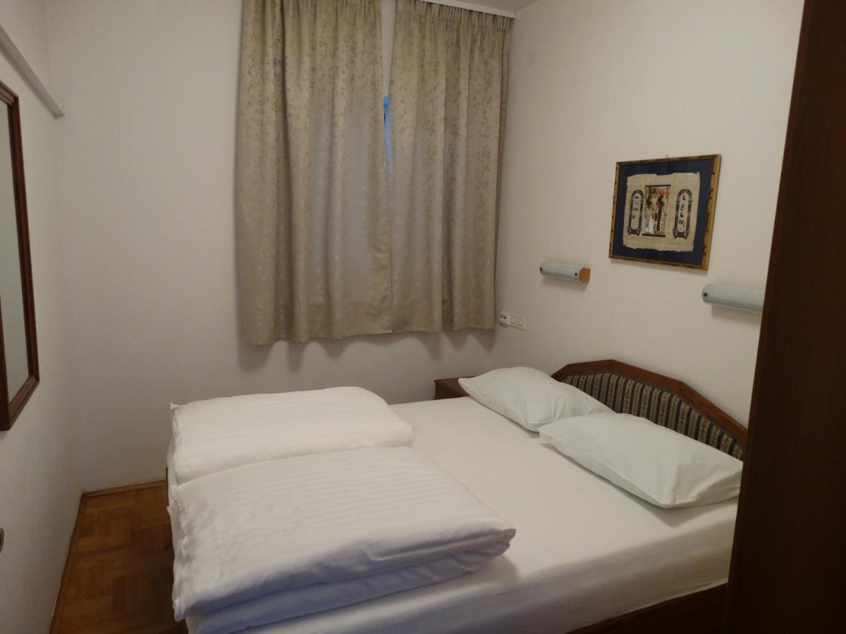 Apartments Kalina Jelsa  Extérieur photo